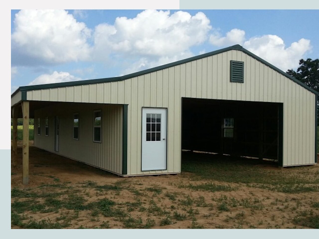 Строительство конюшен в Вичуге